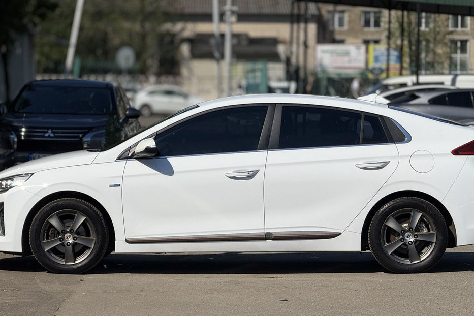 Продам Hyundai Ioniq 28.3 kWh (120 к.с.) • Comfort  2017 года в Киеве