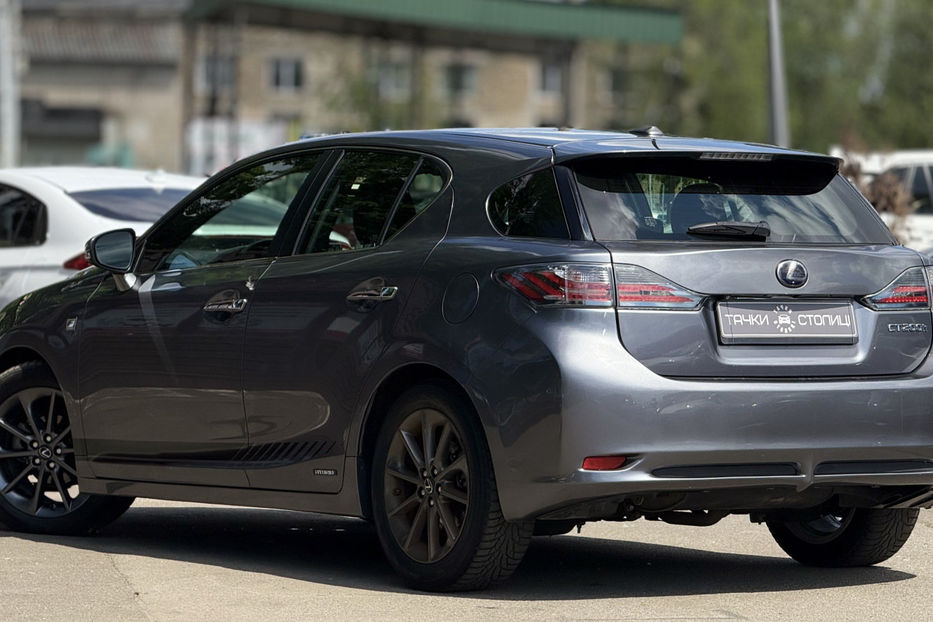 Продам Lexus CT 200h 1.8 Hybrid E-CVT  2013 года в Киеве