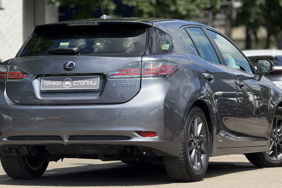 Продам Lexus CT 200h 1.8 Hybrid E-CVT  2013 года в Киеве