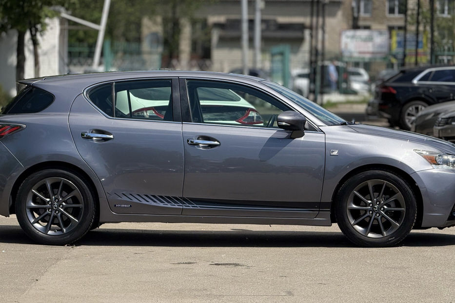 Продам Lexus CT 200h 1.8 Hybrid E-CVT  2013 года в Киеве