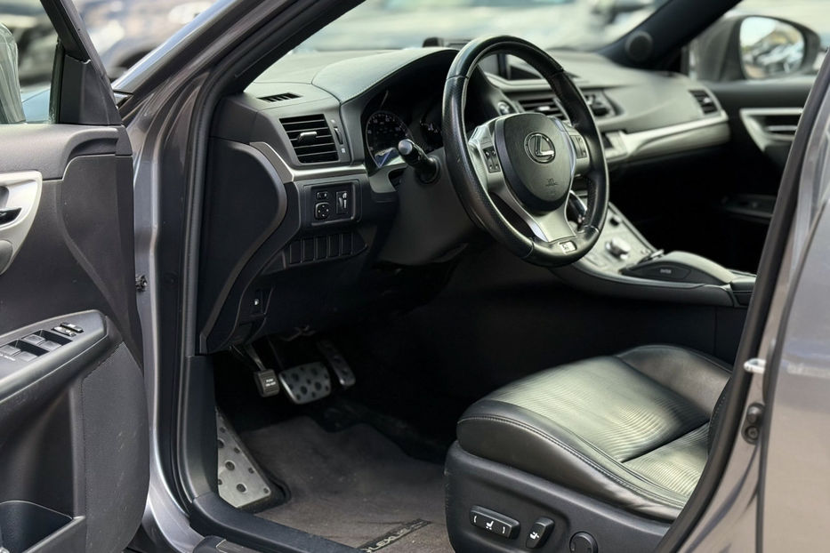 Продам Lexus CT 200h 1.8 Hybrid E-CVT  2013 года в Киеве