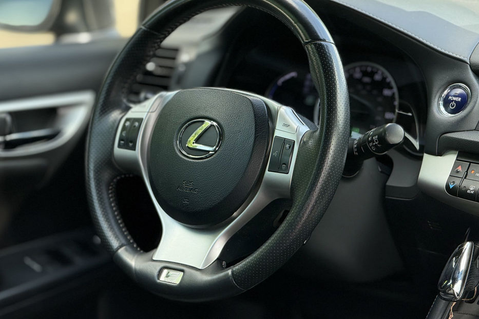 Продам Lexus CT 200h 1.8 Hybrid E-CVT  2013 года в Киеве