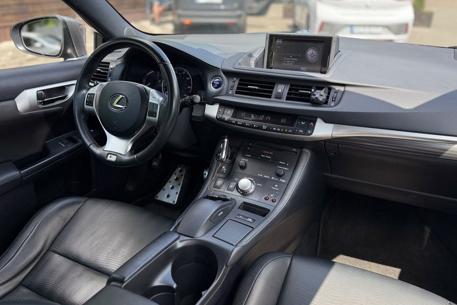 Продам Lexus CT 200h 1.8 Hybrid E-CVT  2013 года в Киеве