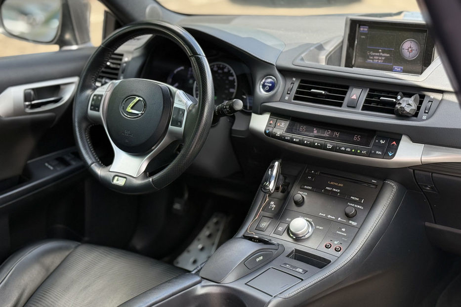 Продам Lexus CT 200h 1.8 Hybrid E-CVT  2013 года в Киеве