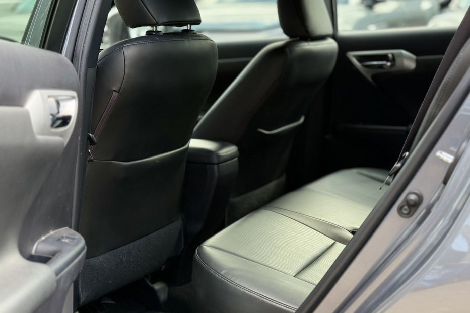 Продам Lexus CT 200h 1.8 Hybrid E-CVT  2013 года в Киеве