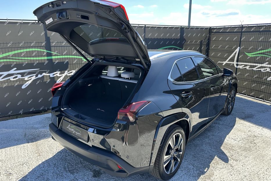 Продам Lexus RH UX300H 2025 года в Киеве