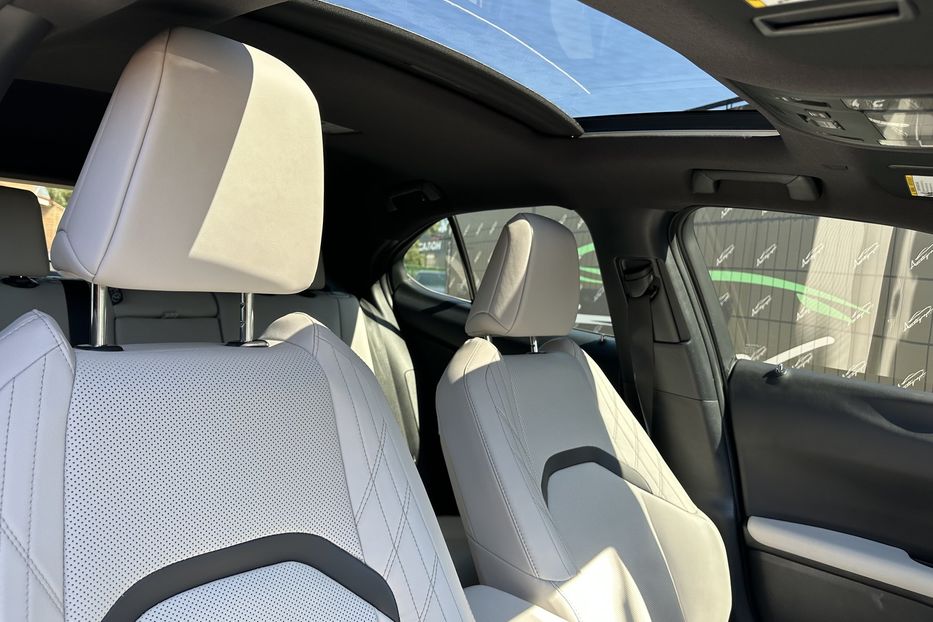 Продам Lexus RH UX300H 2025 года в Киеве