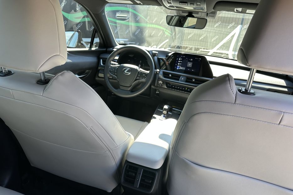 Продам Lexus RH UX300H 2025 года в Киеве
