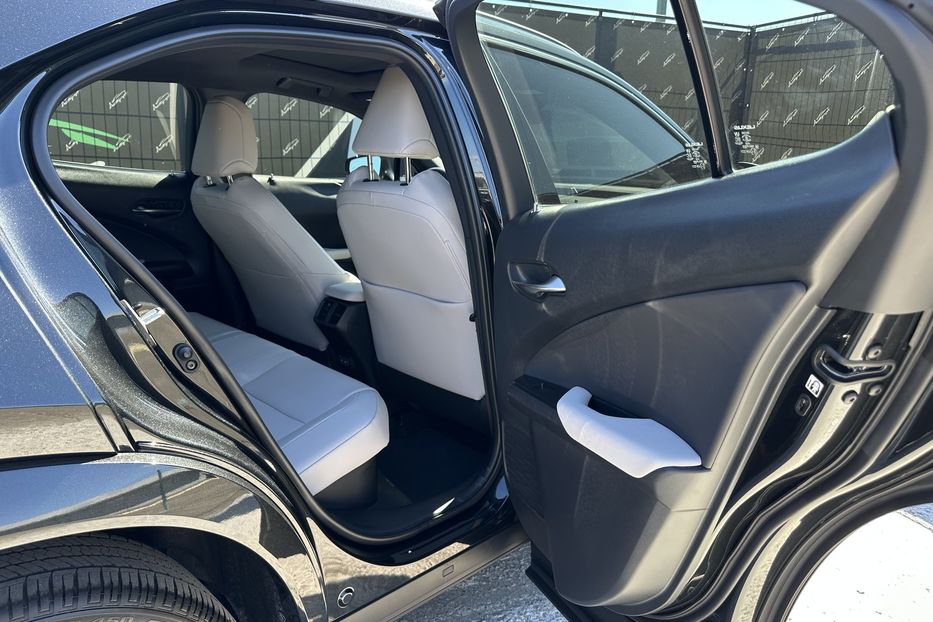 Продам Lexus RH UX300H 2025 года в Киеве
