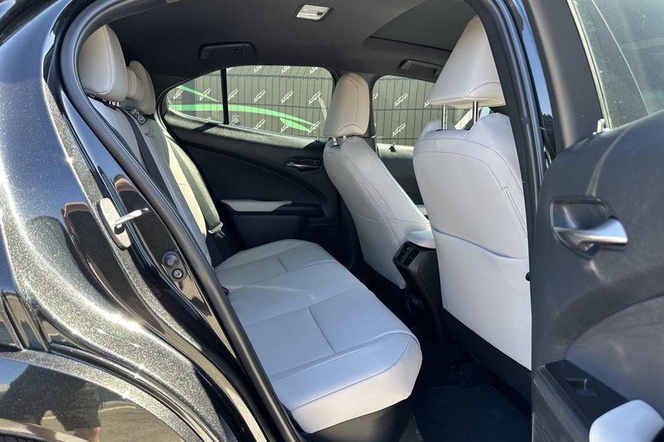 Продам Lexus RH UX300H 2025 года в Киеве