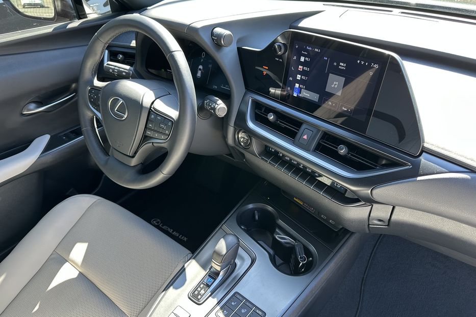 Продам Lexus RH UX300H 2025 года в Киеве