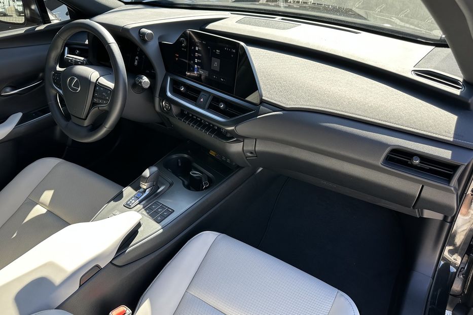 Продам Lexus RH UX300H 2025 года в Киеве
