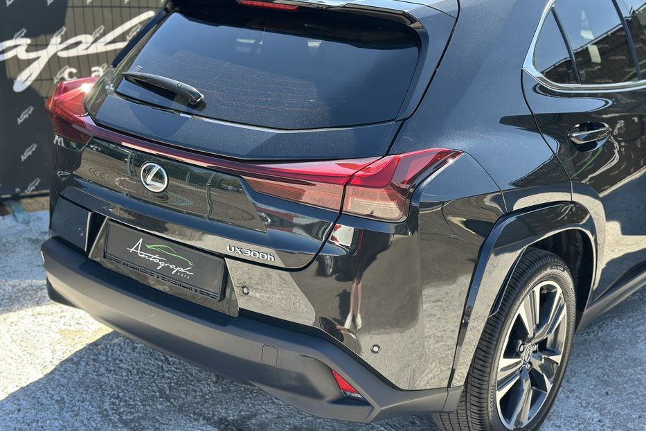 Продам Lexus RH UX300H 2025 года в Киеве