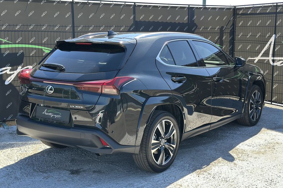Продам Lexus RH UX300H 2025 года в Киеве