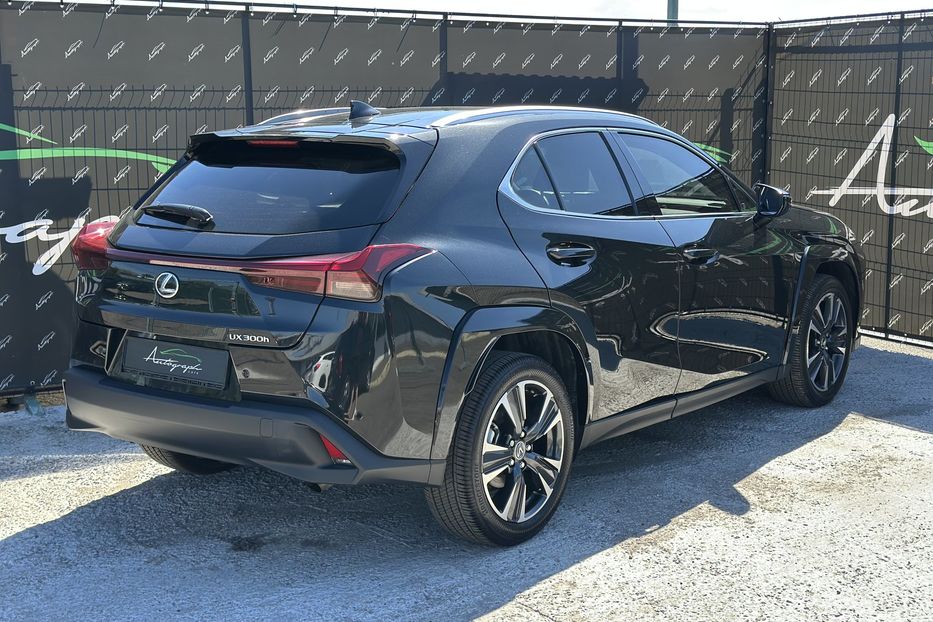 Продам Lexus RH UX300H 2025 года в Киеве