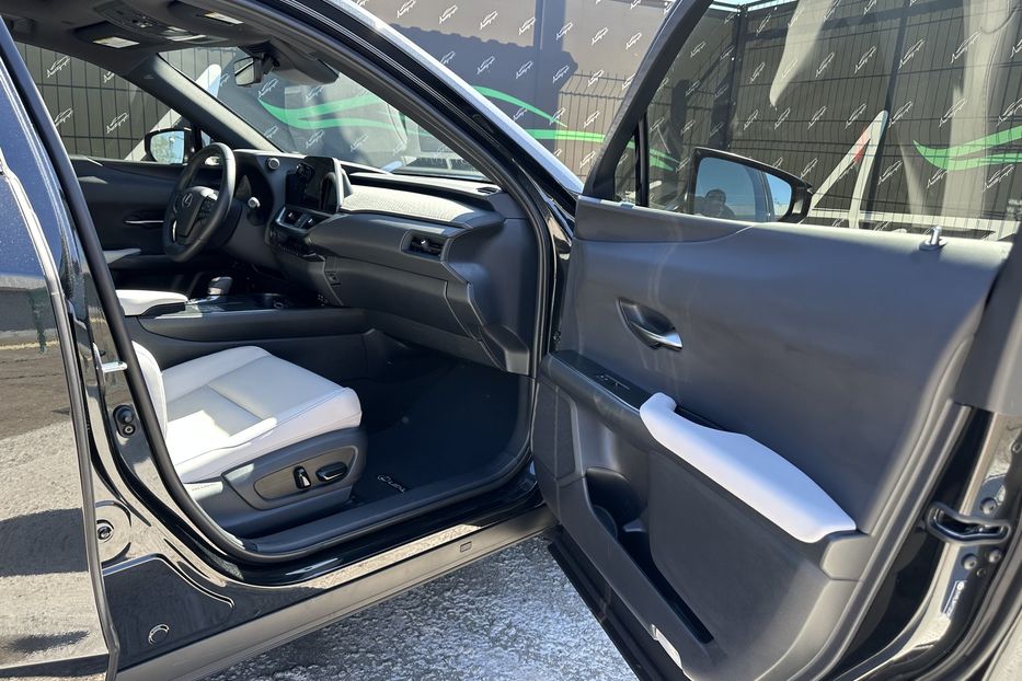 Продам Lexus RH UX300H 2025 года в Киеве