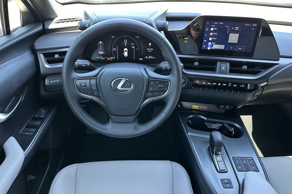Продам Lexus RH UX300H 2025 года в Киеве