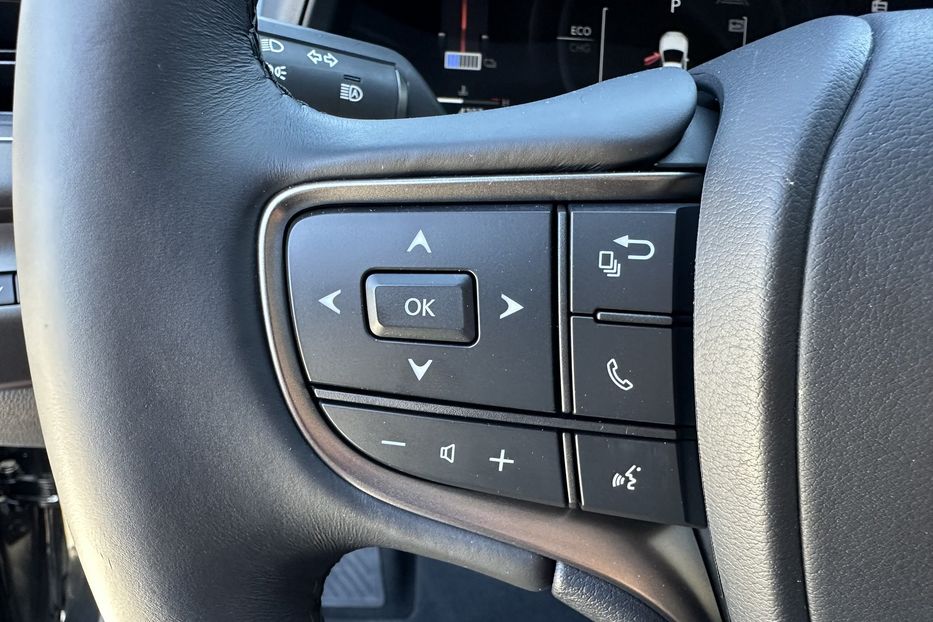 Продам Lexus RH UX300H 2025 года в Киеве
