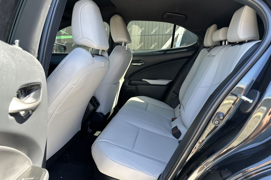 Продам Lexus RH UX300H 2025 года в Киеве
