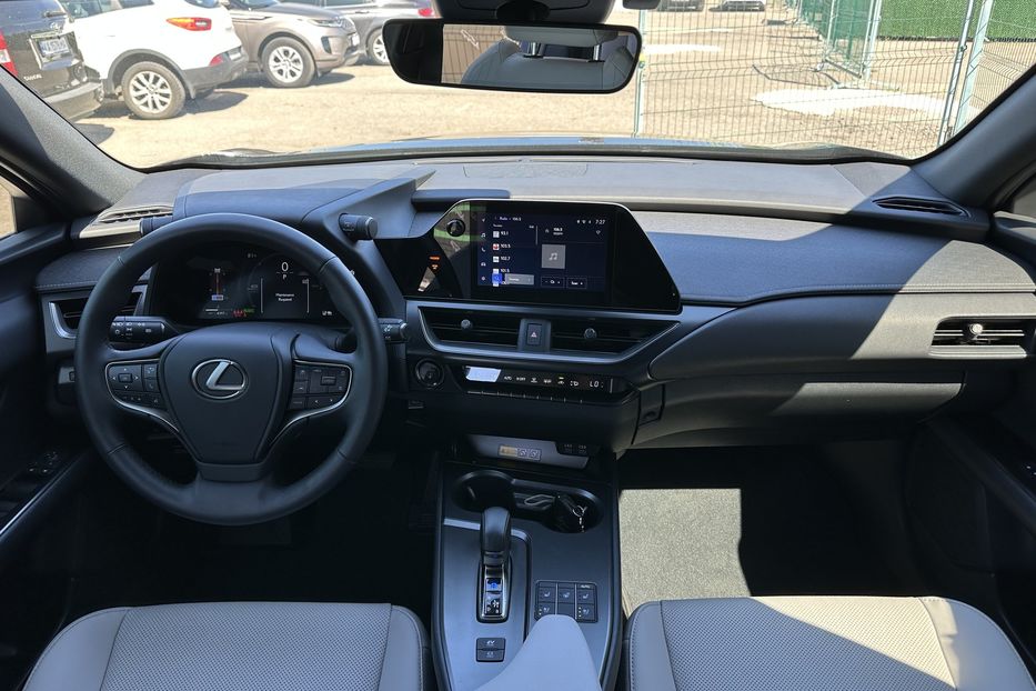 Продам Lexus RH UX300H 2025 года в Киеве