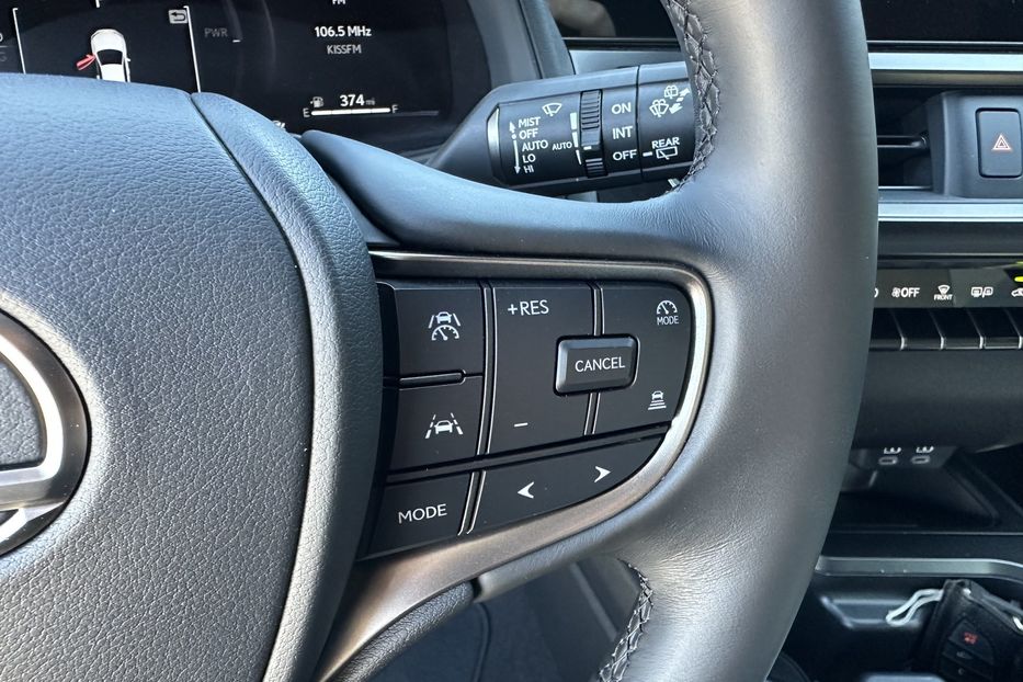 Продам Lexus RH UX300H 2025 года в Киеве