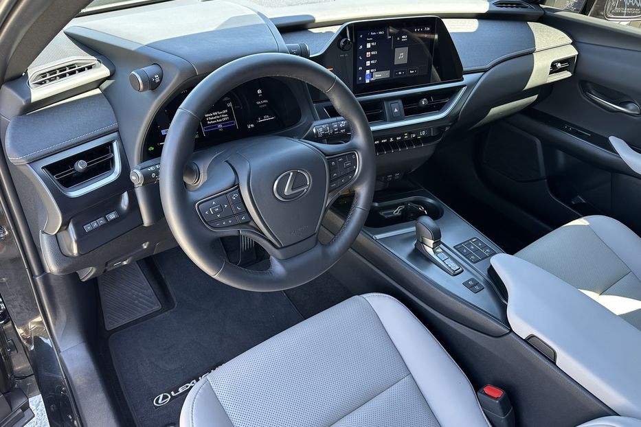 Продам Lexus RH UX300H 2025 года в Киеве
