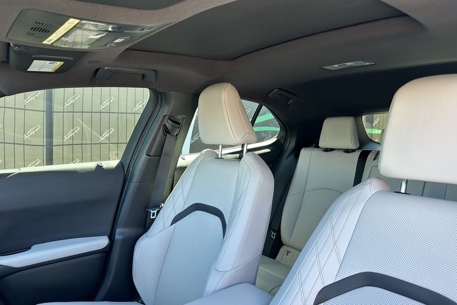 Продам Lexus RH UX300H 2025 года в Киеве