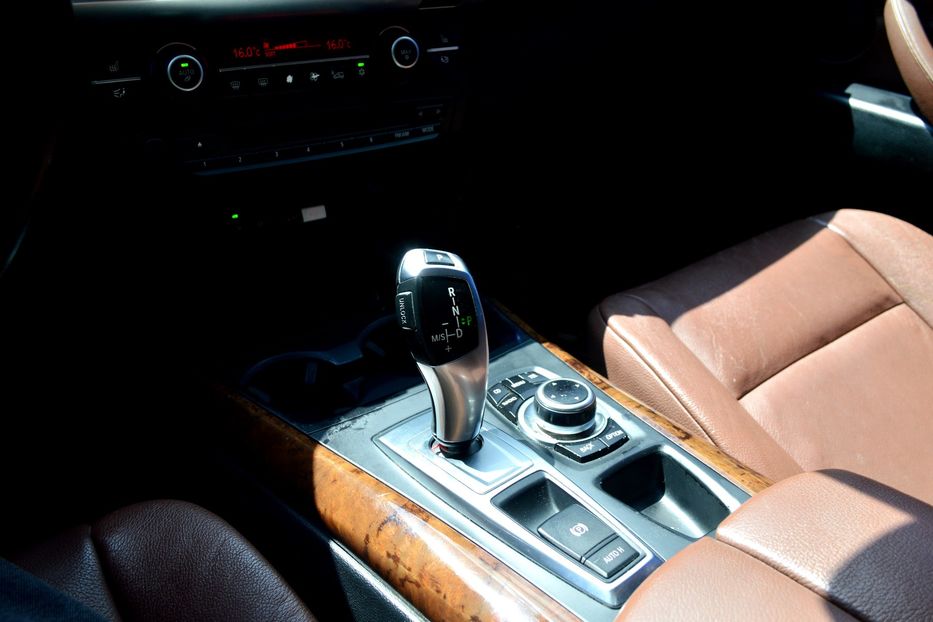 Продам BMW X5 2012 года в Одессе