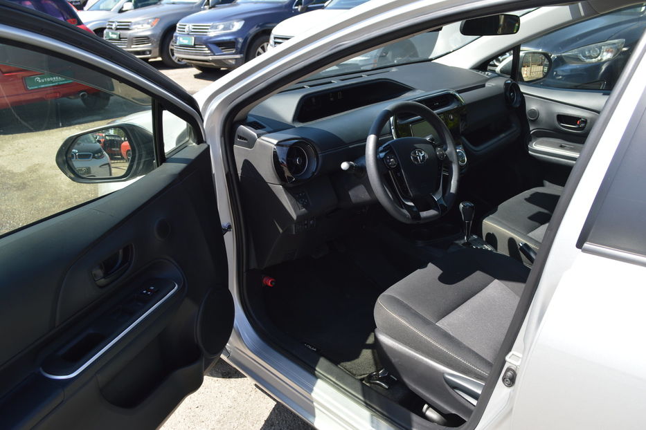 Продам Toyota Prius C Aqua Hybrid 2019 года в Одессе