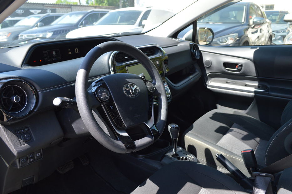 Продам Toyota Prius C Aqua Hybrid 2019 года в Одессе