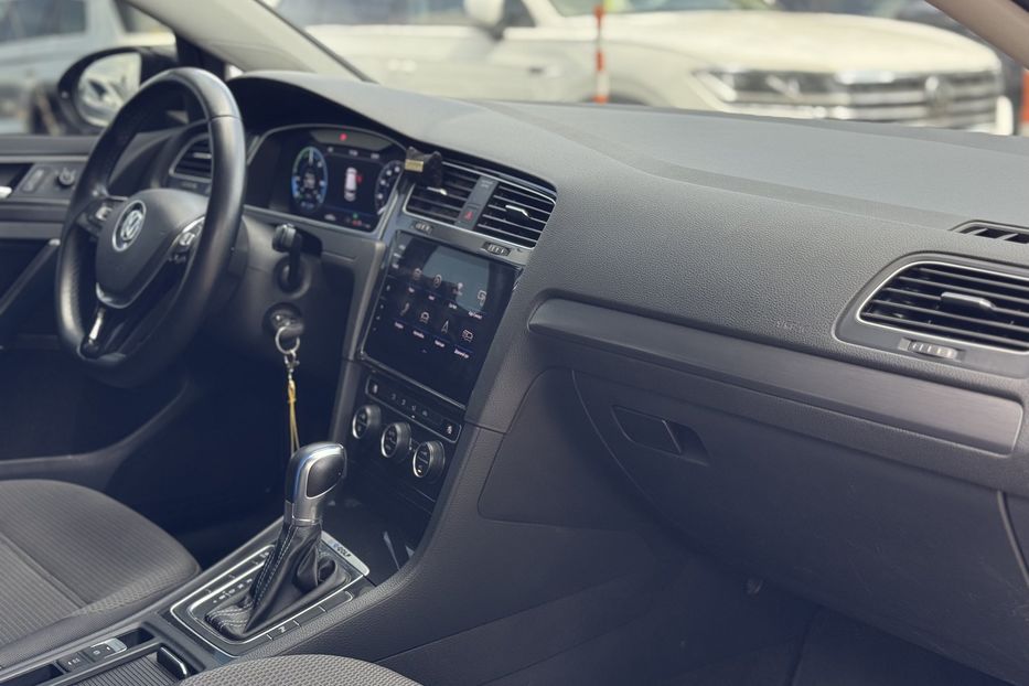 Продам Volkswagen e-Golf COMIS  2019 года в г. Умань, Черкасская область