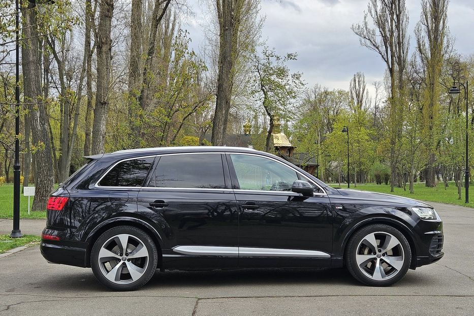 Продам Audi Q7 S-Line 2015 года в Киеве