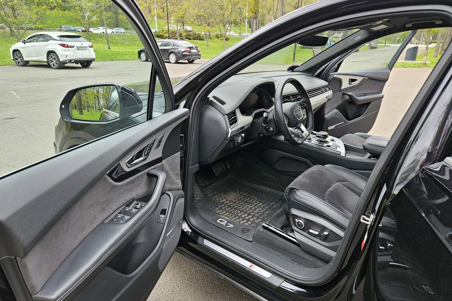 Продам Audi Q7 S-Line 2015 года в Киеве