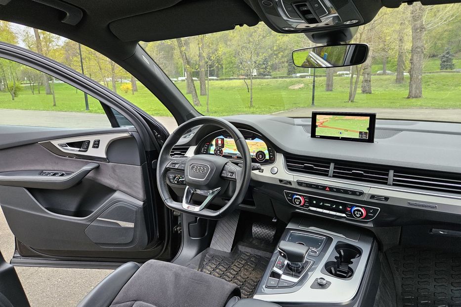 Продам Audi Q7 S-Line 2015 года в Киеве