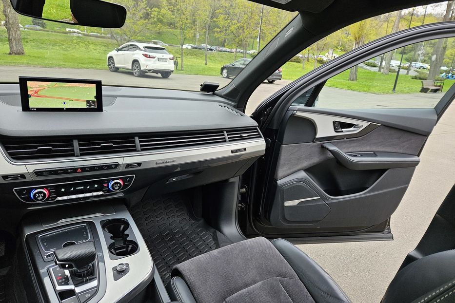Продам Audi Q7 S-Line 2015 года в Киеве