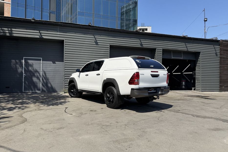 Продам Toyota Hilux 2021 года в Киеве