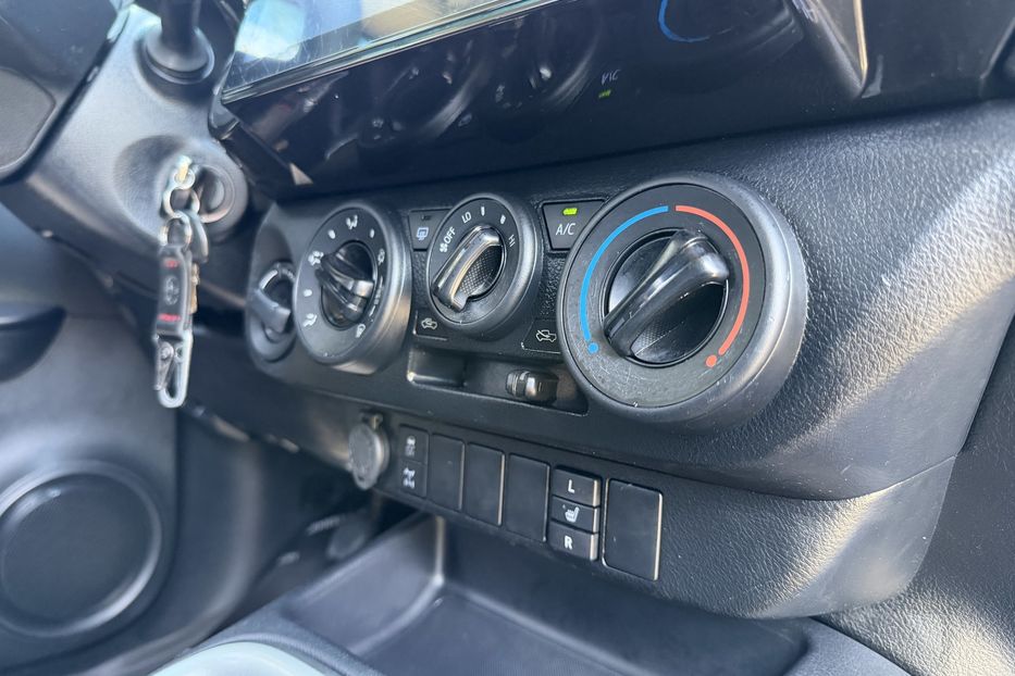 Продам Toyota Hilux 2021 года в Киеве