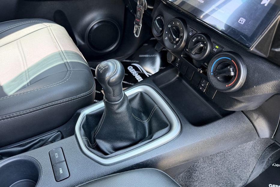 Продам Toyota Hilux 2021 года в Киеве
