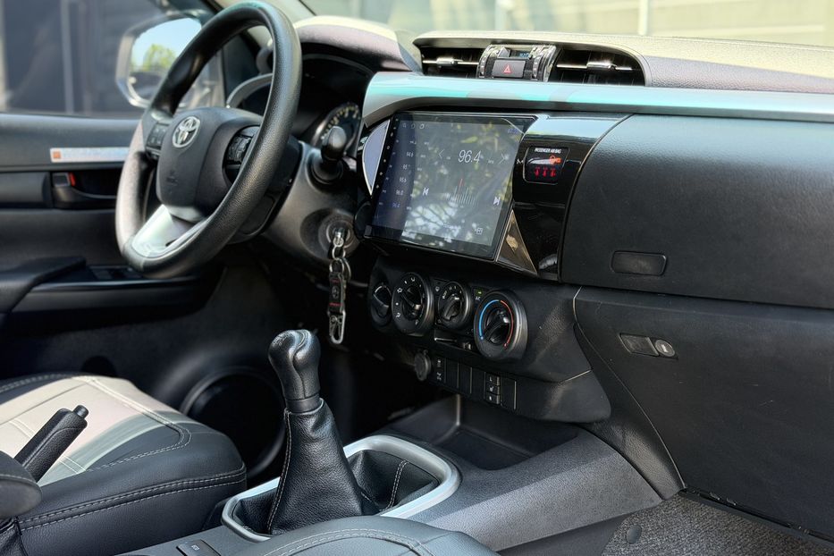 Продам Toyota Hilux 2021 года в Киеве