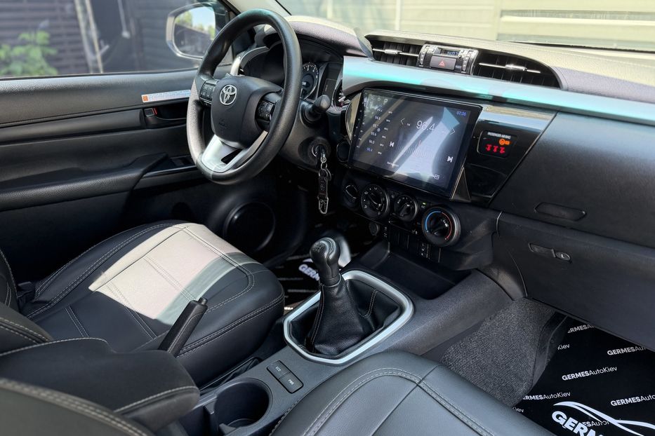 Продам Toyota Hilux 2021 года в Киеве