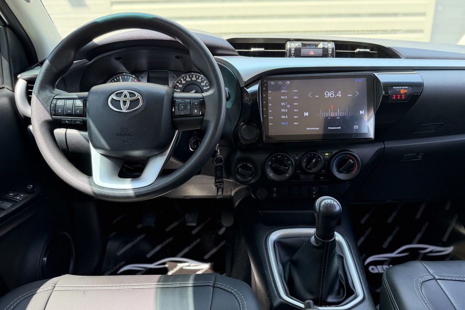 Продам Toyota Hilux 2021 года в Киеве