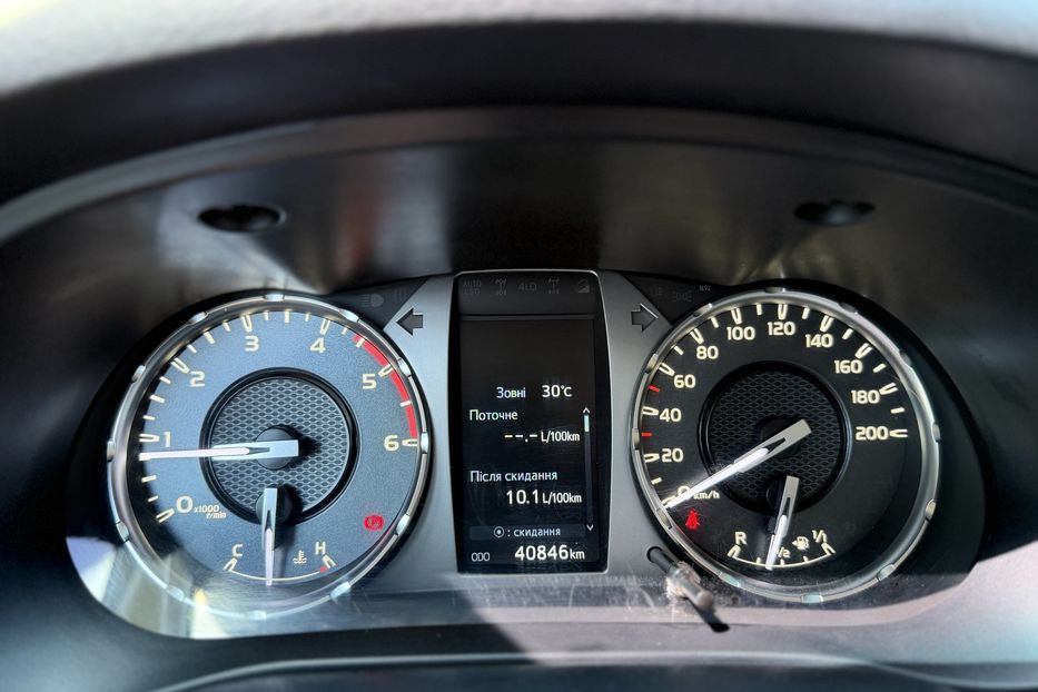 Продам Toyota Hilux 2021 года в Киеве