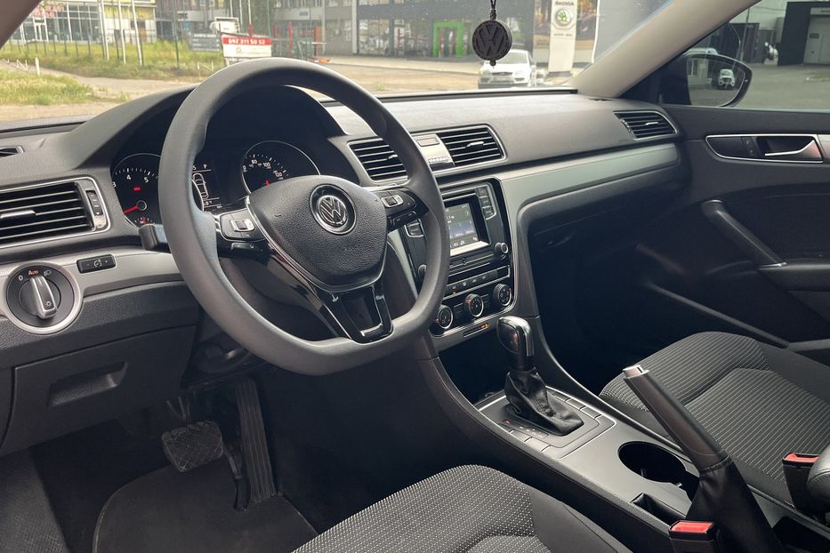 Продам Volkswagen Passat B8 2.0T S/R-Line 2018 года в Николаеве