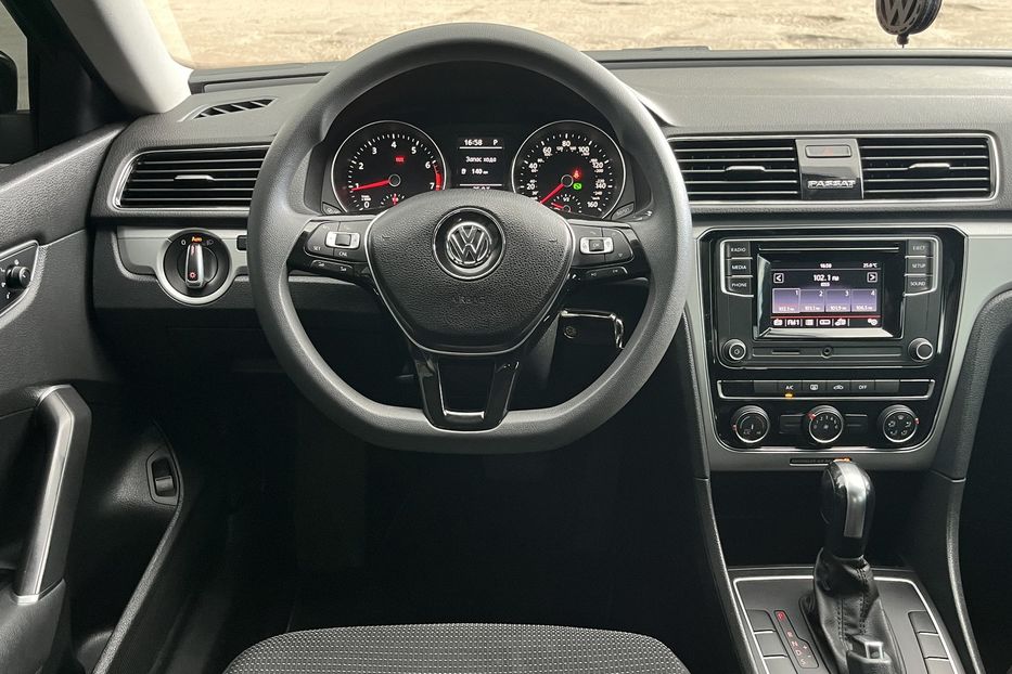 Продам Volkswagen Passat B8 2.0T S/R-Line 2018 года в Николаеве