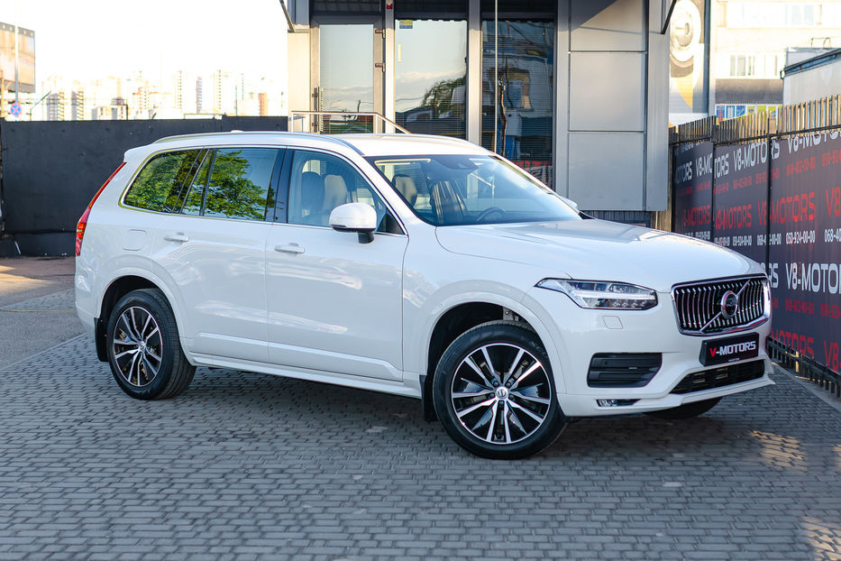 Продам Volvo XC90 Momentum AWD 2019 года в Киеве