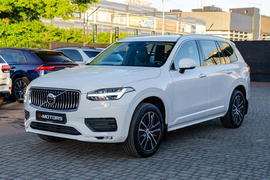 Продам Volvo XC90 Momentum AWD 2019 года в Киеве