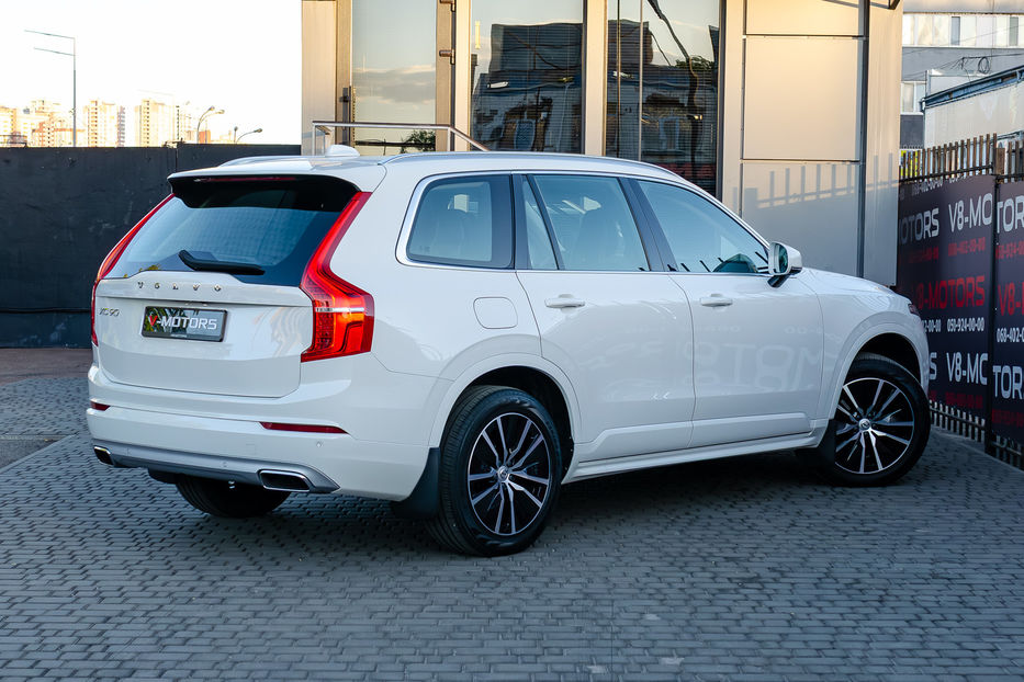 Продам Volvo XC90 Momentum AWD 2019 года в Киеве