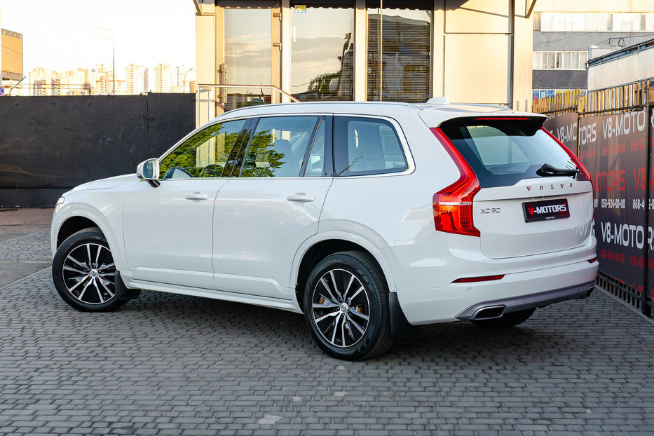 Продам Volvo XC90 Momentum AWD 2019 года в Киеве