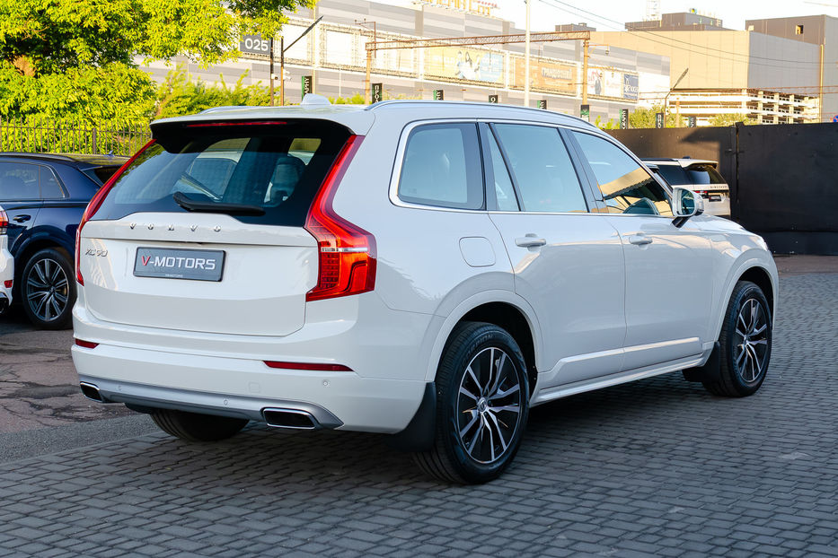 Продам Volvo XC90 Momentum AWD 2019 года в Киеве