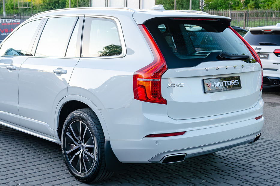 Продам Volvo XC90 Momentum AWD 2019 года в Киеве